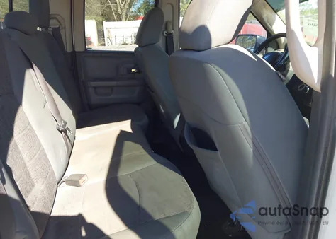 2016 Ram 1500 Big Horn z USA, uszkodzony, nr VIN 1C6RR6GT3GS332150